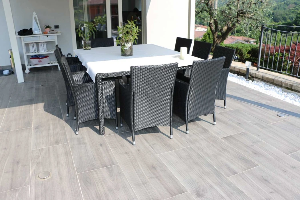 standardowa grubość płytek drenopodobnych zewnętrznych to 2 cm.webp